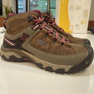 NEW Keen Targhee III womens hiking boots, new with tags, waterproof
